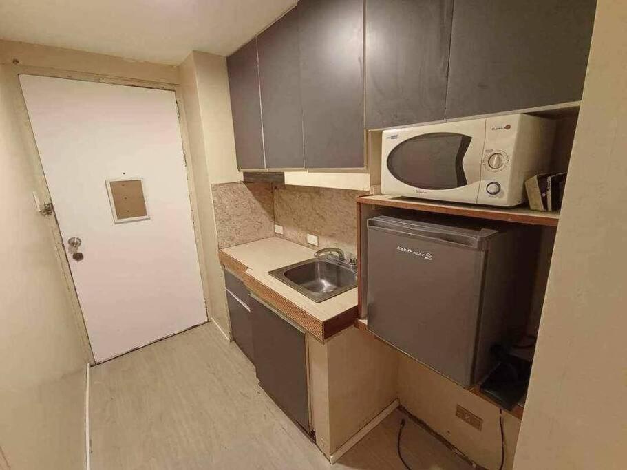 Citadel A4 Nightlife Makati Free Pool Apartment Manila
